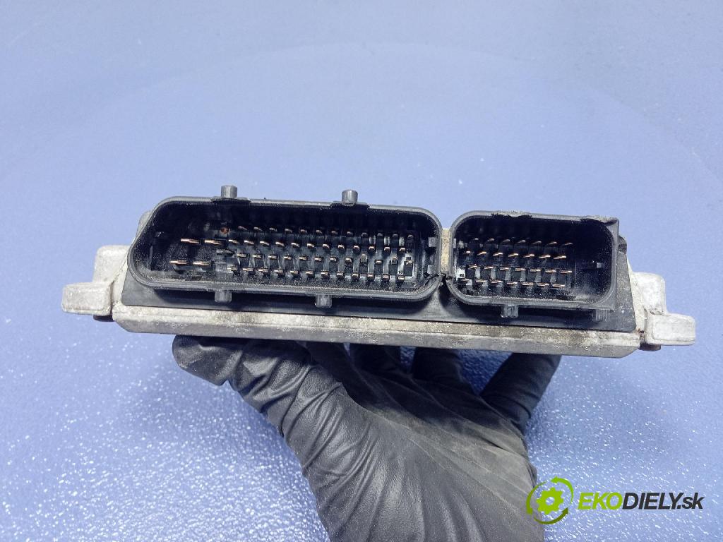 Vw Golf 1997 riadiaca jednotka Motor: 06A906018R