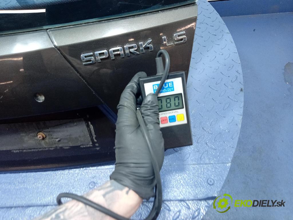 Chevrolet Spark 2011 zadní dveře kufra: kufr