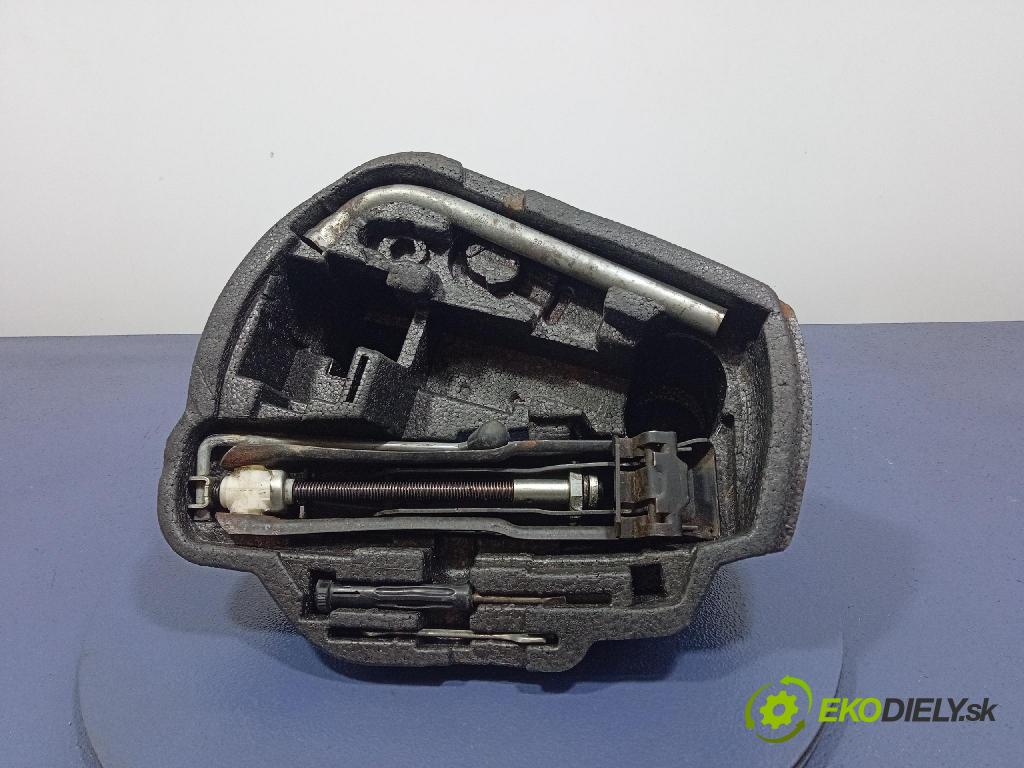 Seat Leon 2005 zvedák 1J0012115S