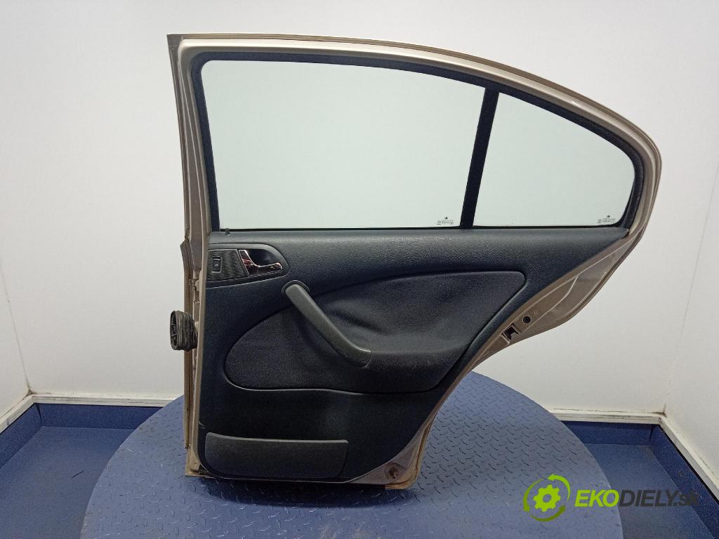Skoda Octavia 2004 dveře Zad: prave