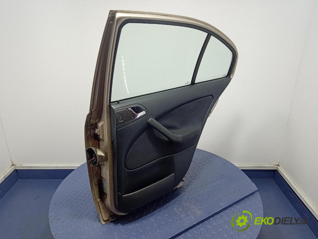 Skoda Octavia 2004 dveře Zad: prave