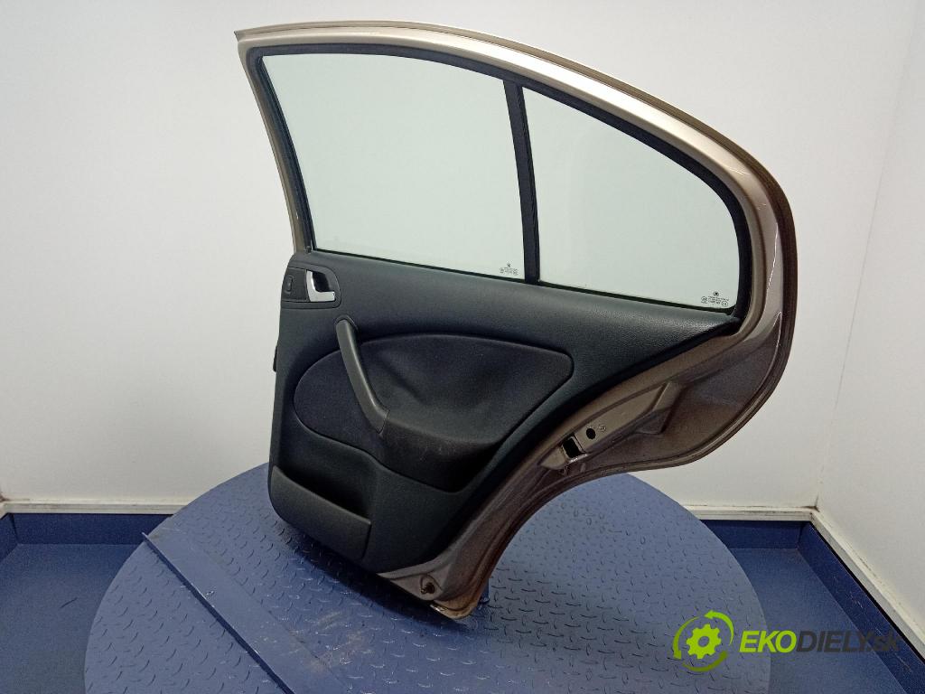Skoda Octavia 2004 dveře Zad: prave 