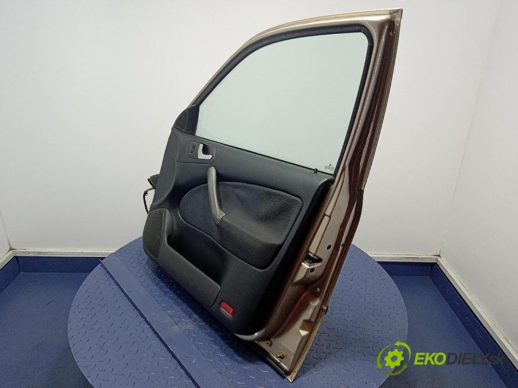 Skoda Octavia 2004 dveře před prave 