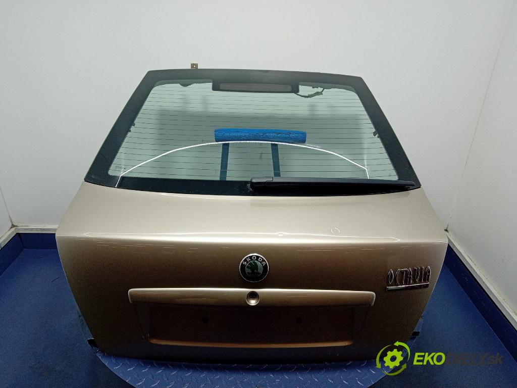 Skoda Octavia 2004 zadní dveře kufra: kufr