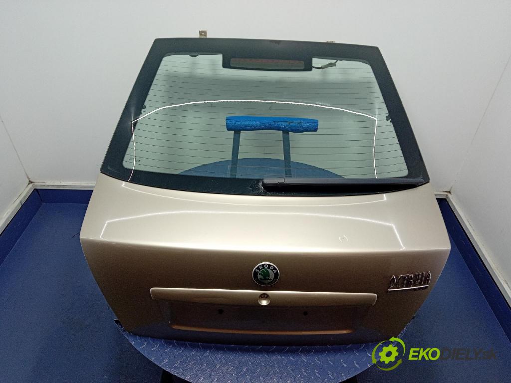 Skoda Octavia 2004 zadní dveře kufra: kufr