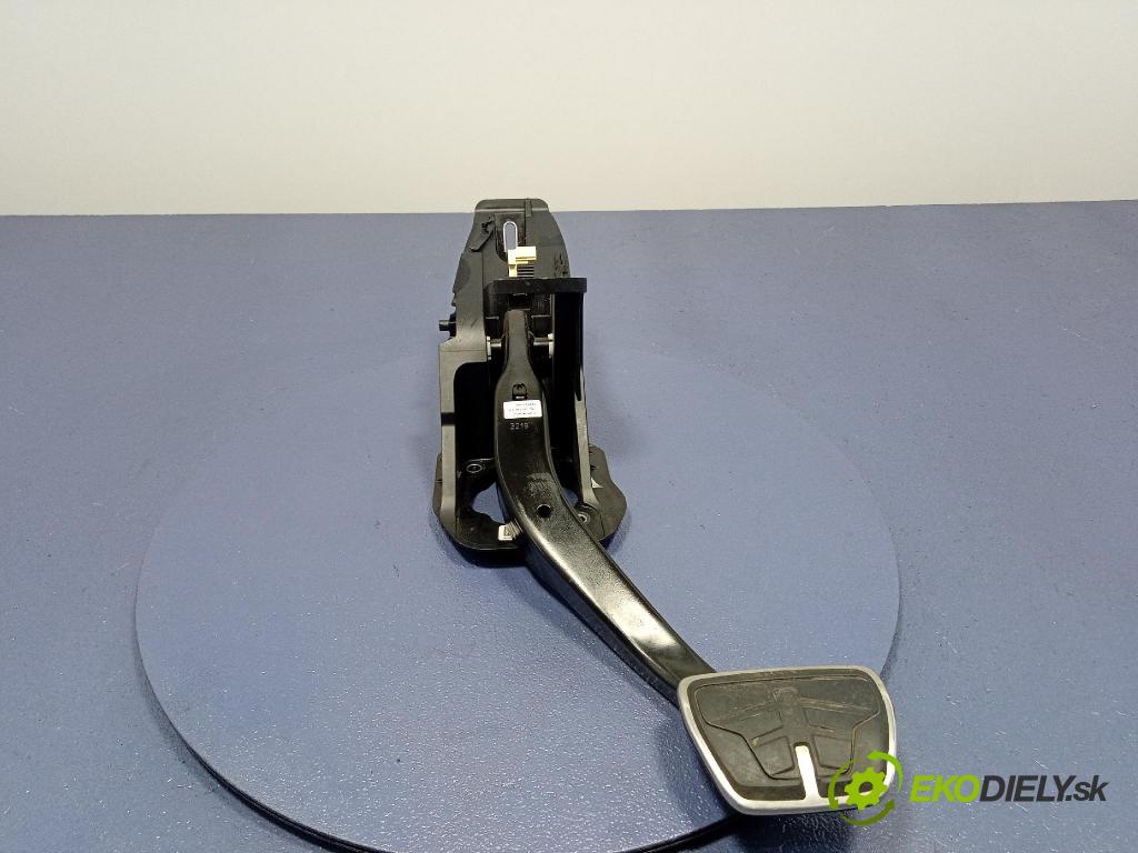 Bmw Seria 3 2019 pedály 6874281