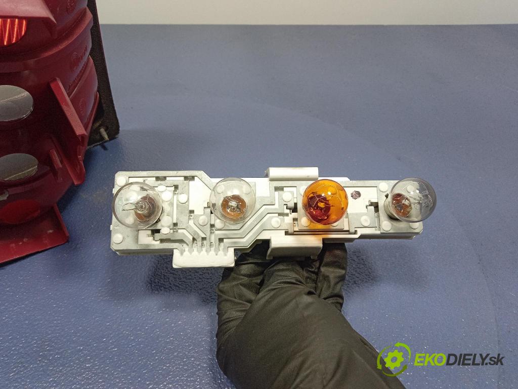 Skoda Octavia 2004 svetlo / reflektor zad Prava: Vonkajsia: 1U6945096