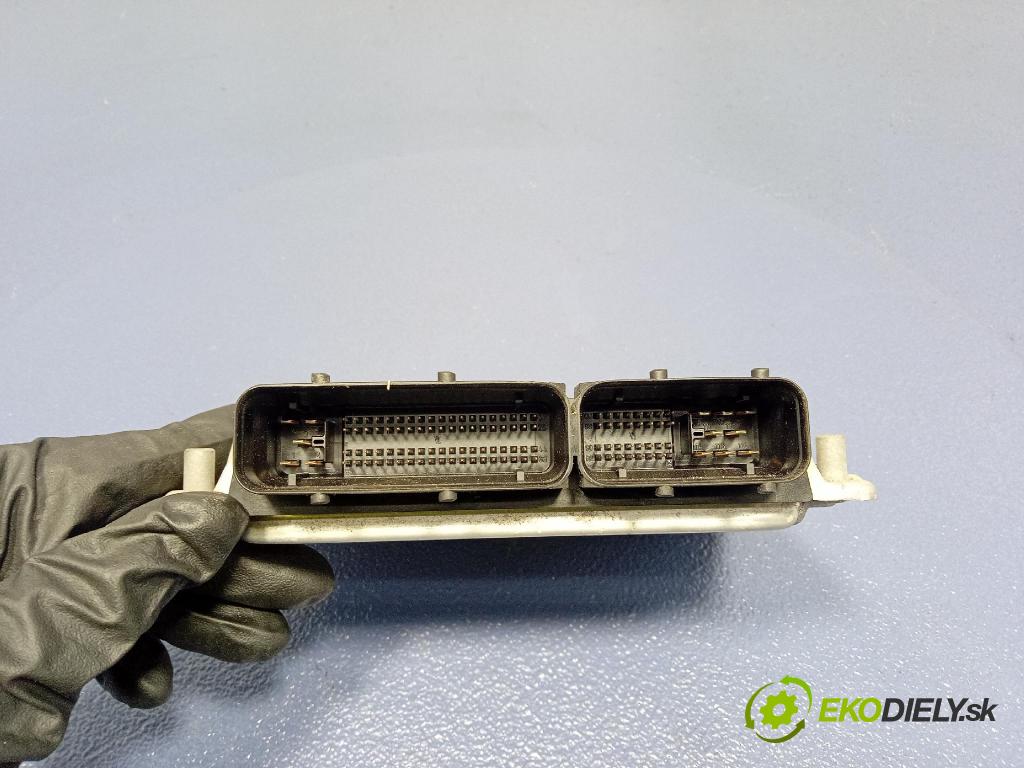 Skoda Octavia 2004 řídící jednotka Motor: 06A906032LC