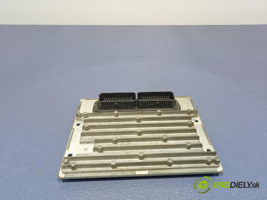 Chrysler Pt cruiser 2003 řídící jednotka Motor: P05033174AA