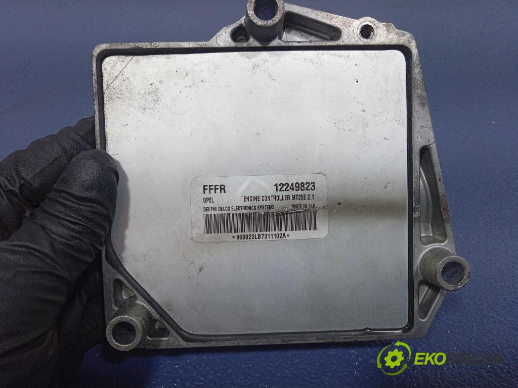 Opel Meriva 2006 řídící jednotka Motor: 12249823