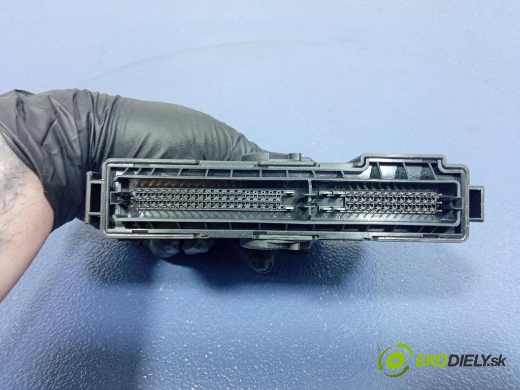 Opel Meriva 2006 řídící jednotka Motor: 12249823