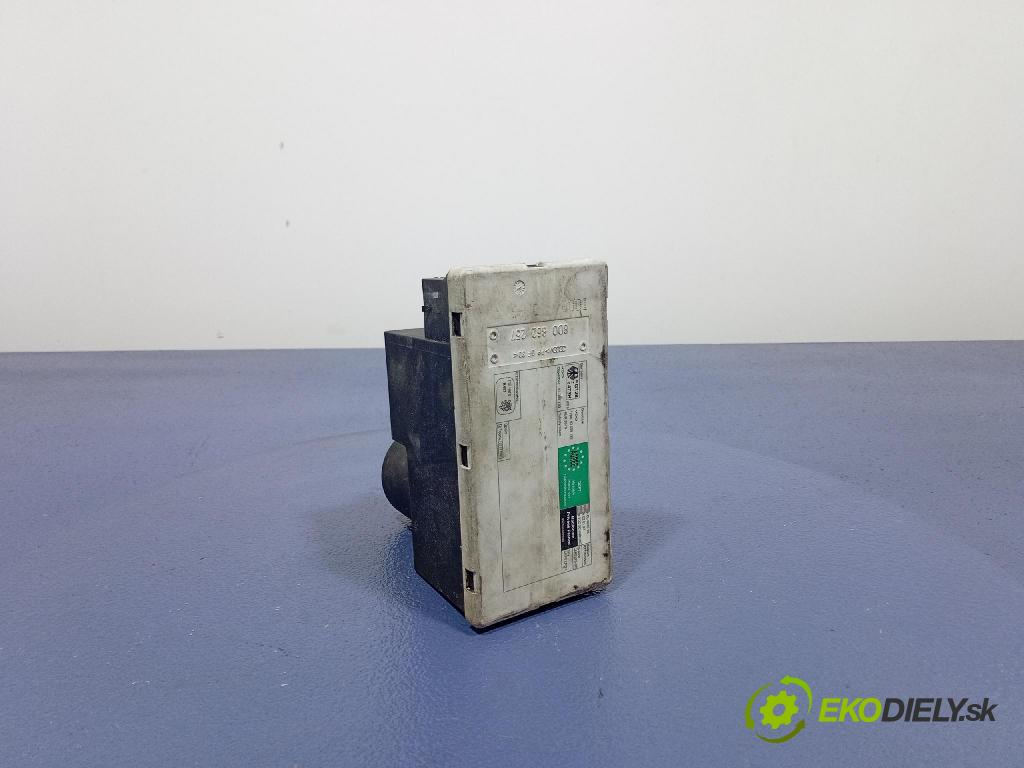 Audi A4 1999 čerpadlo Centrální Zámek 8D0862257