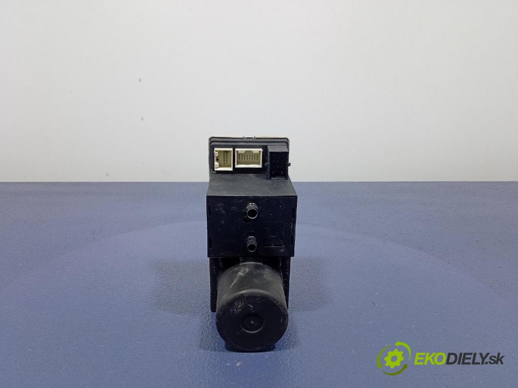 Audi A4 1999 čerpadlo Centrální Zámek 8D0862257