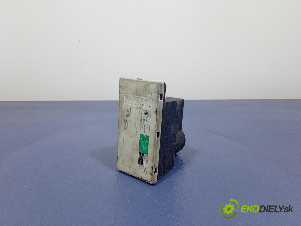 Audi A4 1999 čerpadlo Centrální Zámek 8D0862257