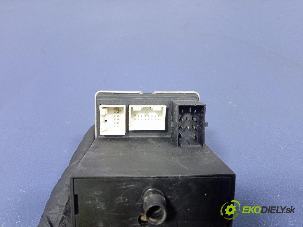 Audi A4 1999 čerpadlo Centrální Zámek 8D0862257