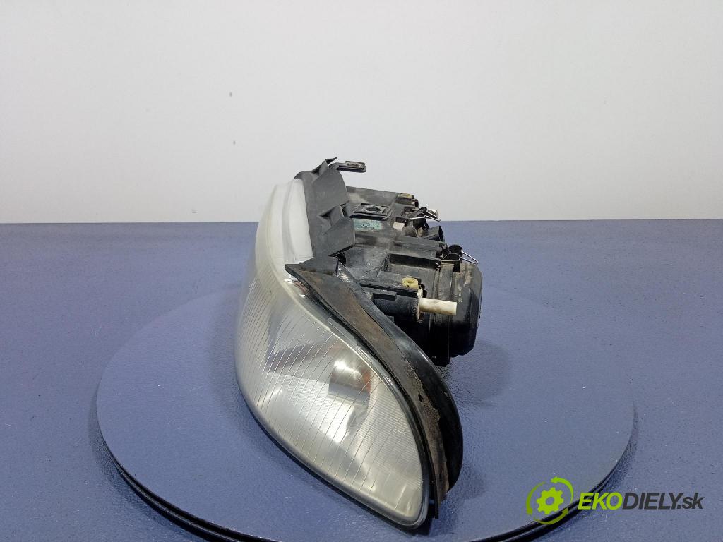 Audi A4 1999 světlo Levý: 8D0941003AK