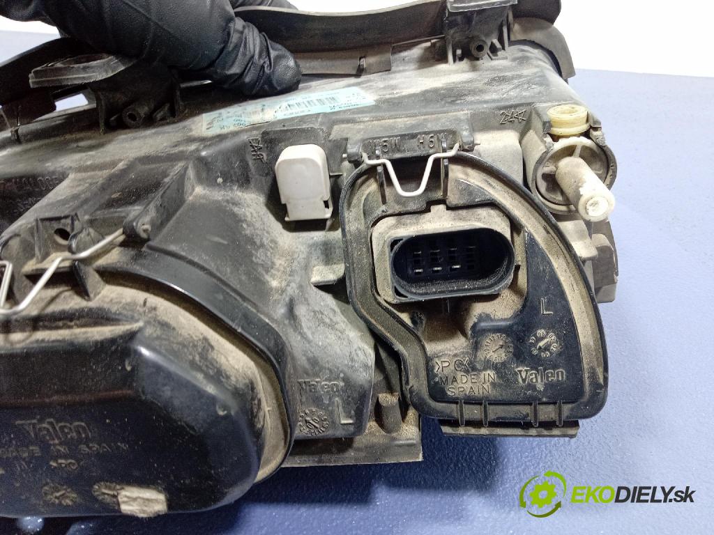 Audi A4 1999 světlo Levý: 8D0941003AK