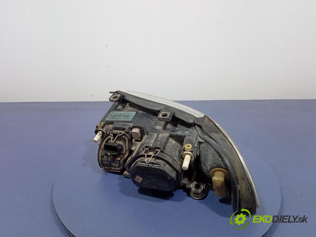 Audi A4 1999 světlo v pravo: 8D0941004AK