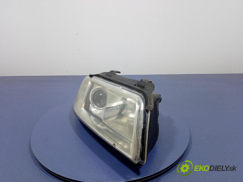 Audi A4 1999 světlo v pravo: 8D0941004AK