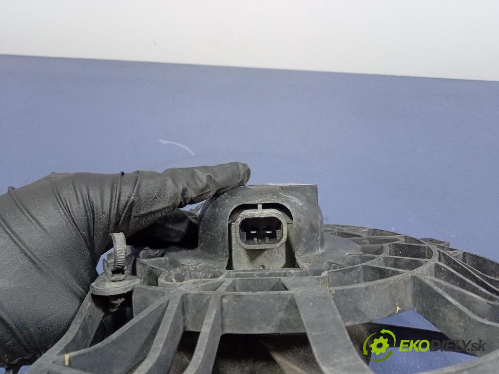 Ford Fiesta 2010 ventilátor Chladič: 8V51-8C607-BE