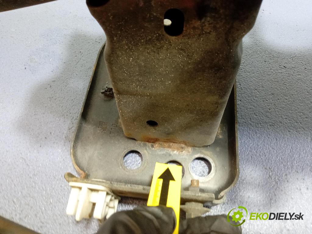 Ford Fiesta 2010 výztuha narazník před