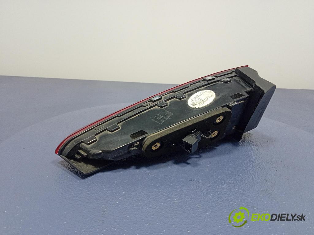 Skoda Elroq 50 2025 svetlo / reflektor zad ľavá Vnútri: 5LJ945307