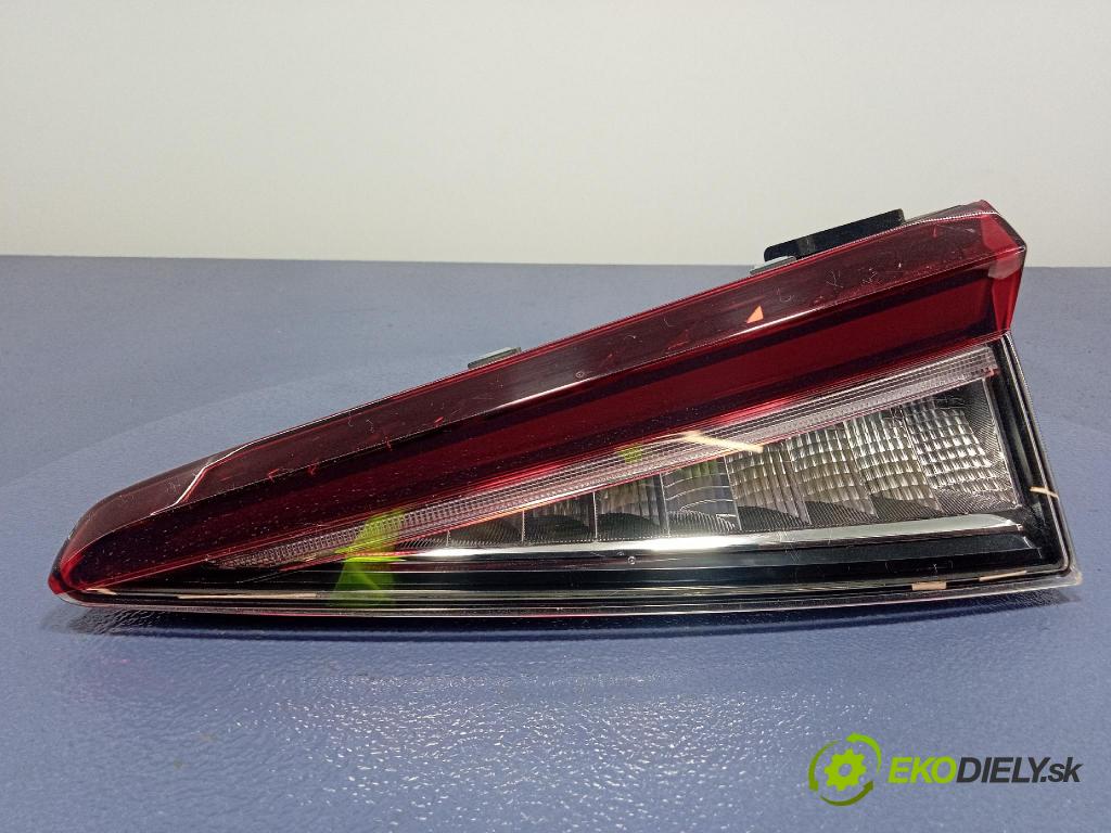 Skoda Elroq 50 2025 svetlo / reflektor zad Prava: Vnútri: 5LJ945308