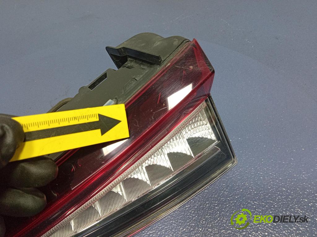 Skoda Elroq 50 2025 svetlo / reflektor zad Prava: Vnútri: 5LJ945308