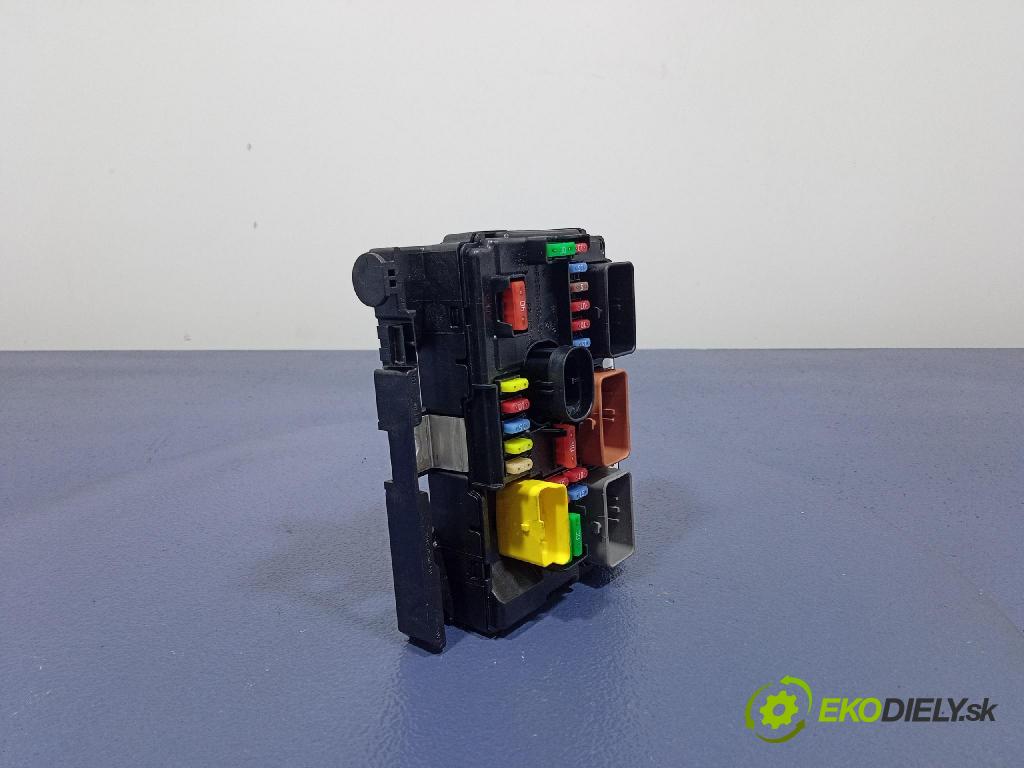 Citroen C3 2014 skříňka Pojistky 9667199680