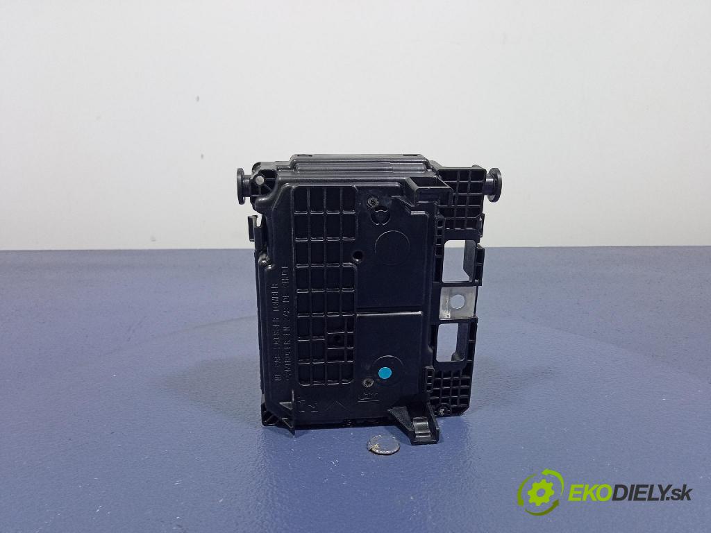 Citroen C3 2014 skříňka Pojistky 9667199680