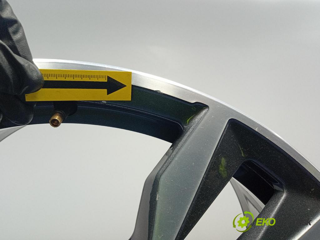 Audi SQ8 2022 Ráfky Hlinikové: 4M8601025J