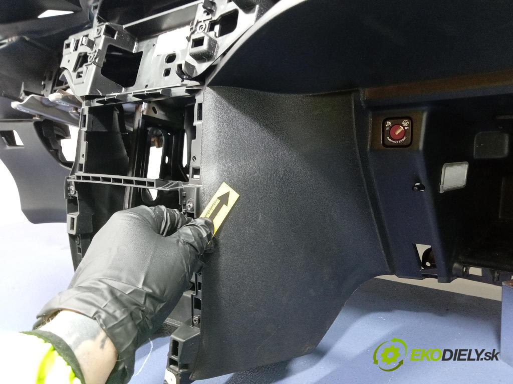 Citroen C3 2014 kokpit,pristrojová doska 98016847ZD