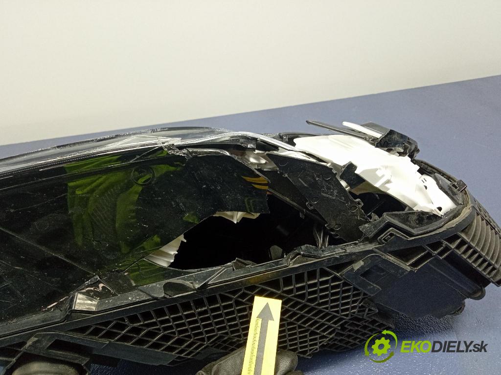 Audi Q7 ii lift 0 Reflektor: Vľavo: 4M0941039C