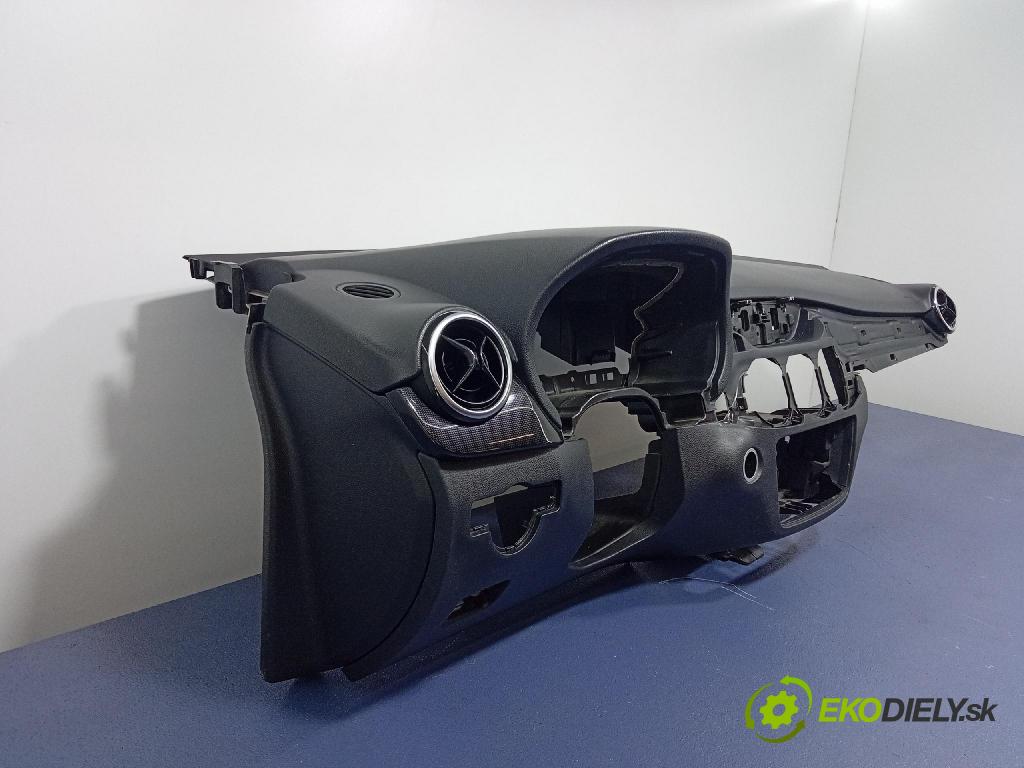Mercedes B-Klasa 2013 kokpit,přistrojova deska 2468600402