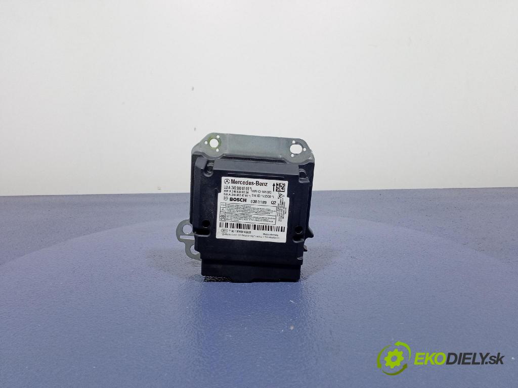 Mercedes B-Klasa 2013 kokpit,přistrojova deska 2468600402