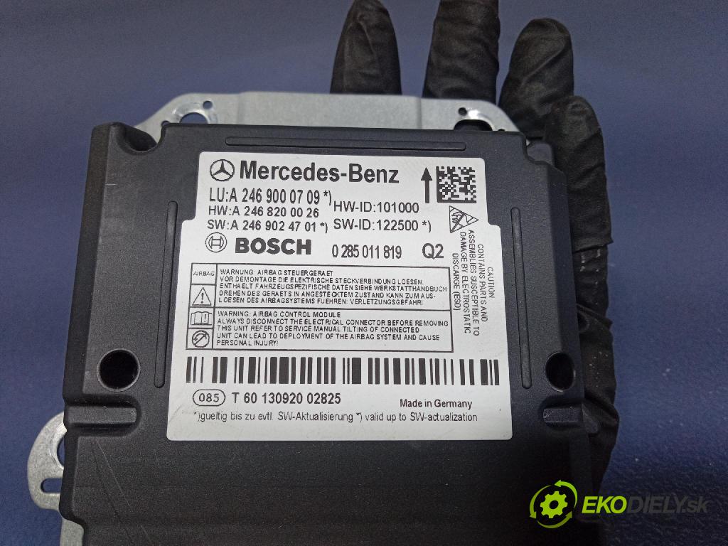 Mercedes B-Klasa 2013 kokpit,přistrojova deska 2468600402