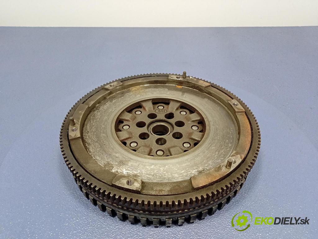 Mercedes B-Klasa 2013 Spojka: / kolo Dvouhmotový