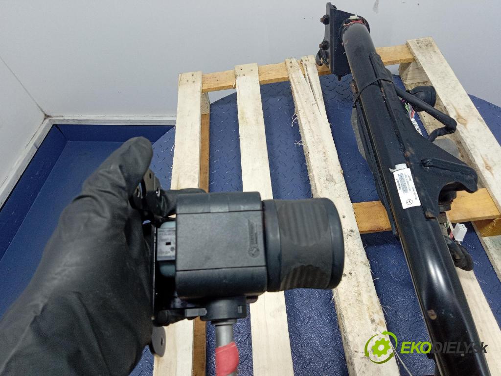 Mercedes B-Klasa 2013 oko Do Přívěsy A2463100404