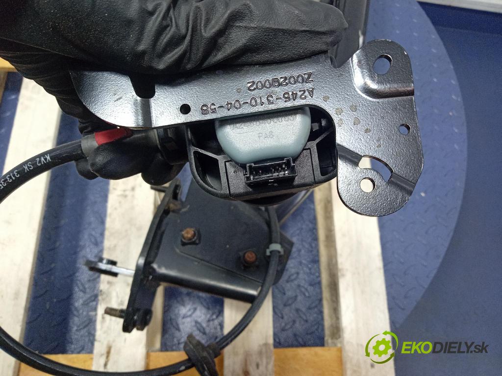 Mercedes B-Klasa 2013 oko Do Přívěsy A2463100404