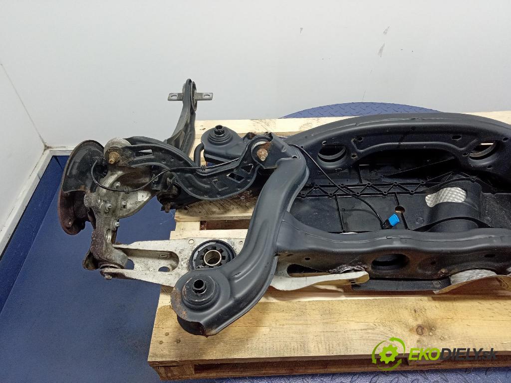 Mercedes B-Klasa 2013 výztuha Pozastavenia: Zad: A2463510401