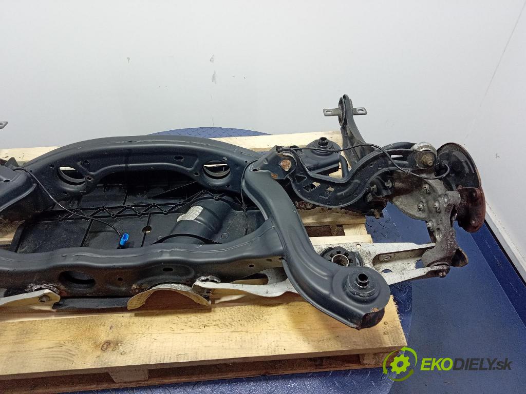 Mercedes B-Klasa 2013 výztuha Pozastavenia: Zad: A2463510401