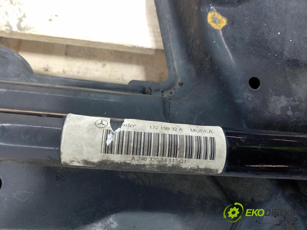 Mercedes B-Klasa 2013 přejít