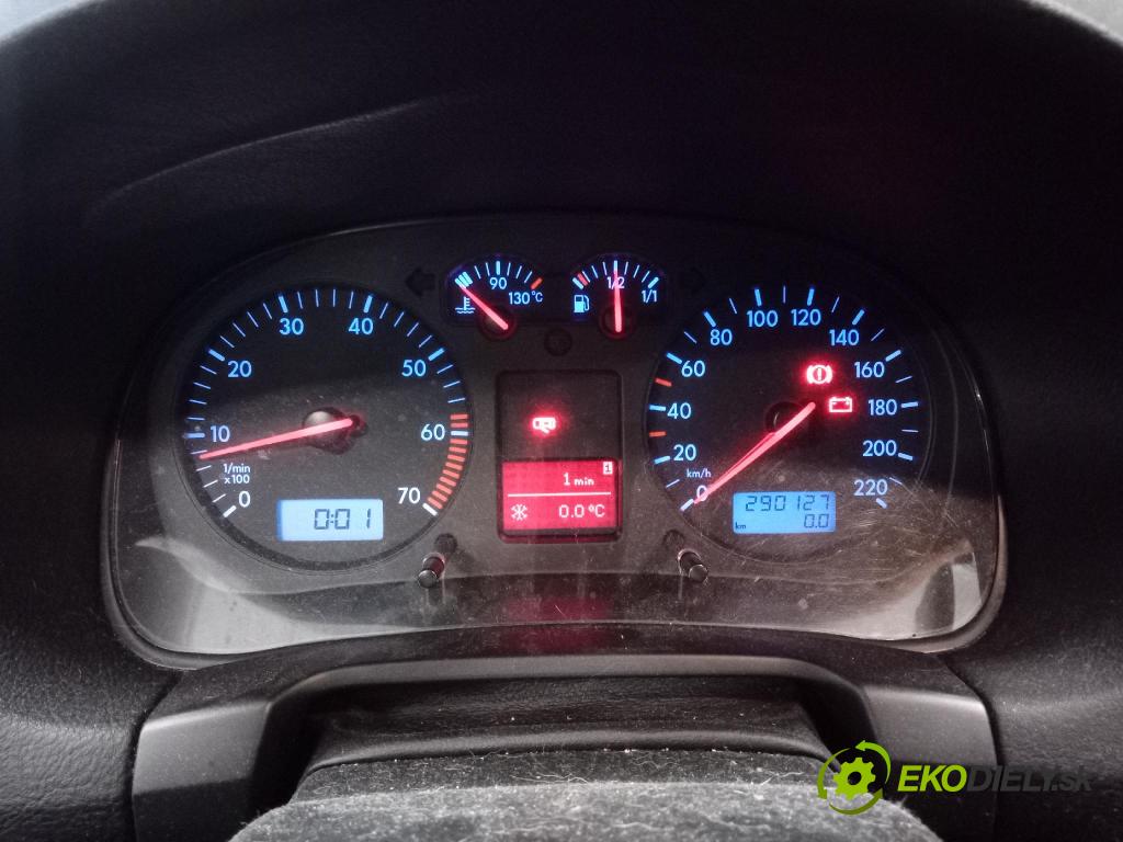 Volkswagen Golf 2002 Přístrojová deska 1J0920826