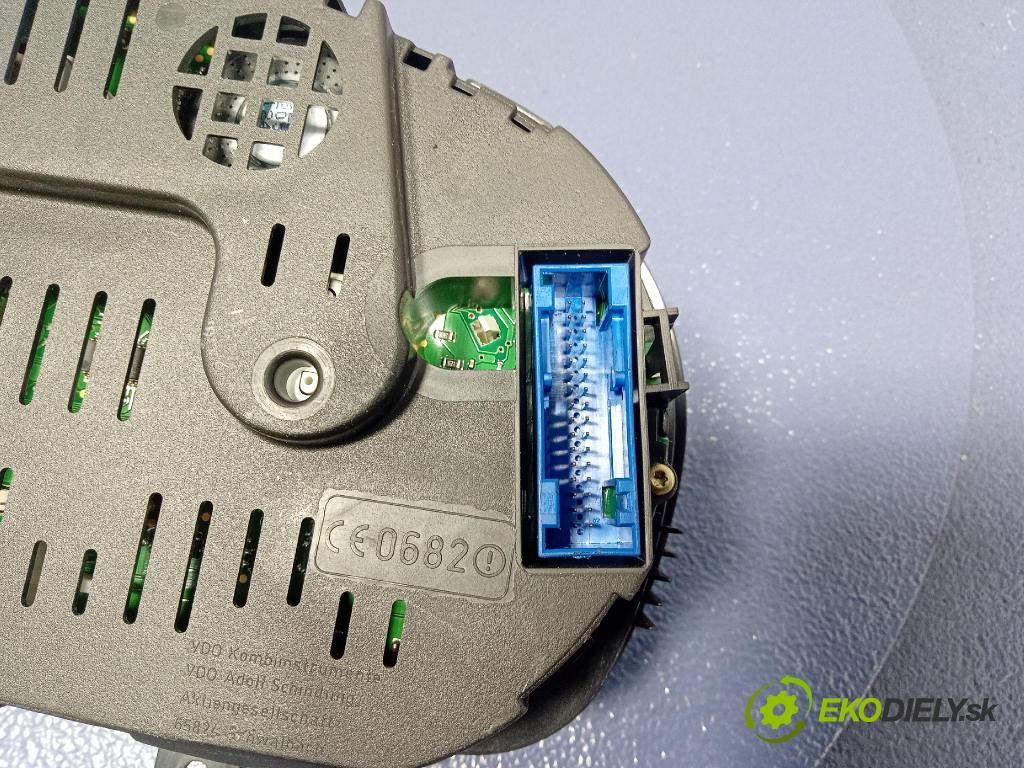 Volkswagen Golf 2002 Přístrojová deska 1J0920826