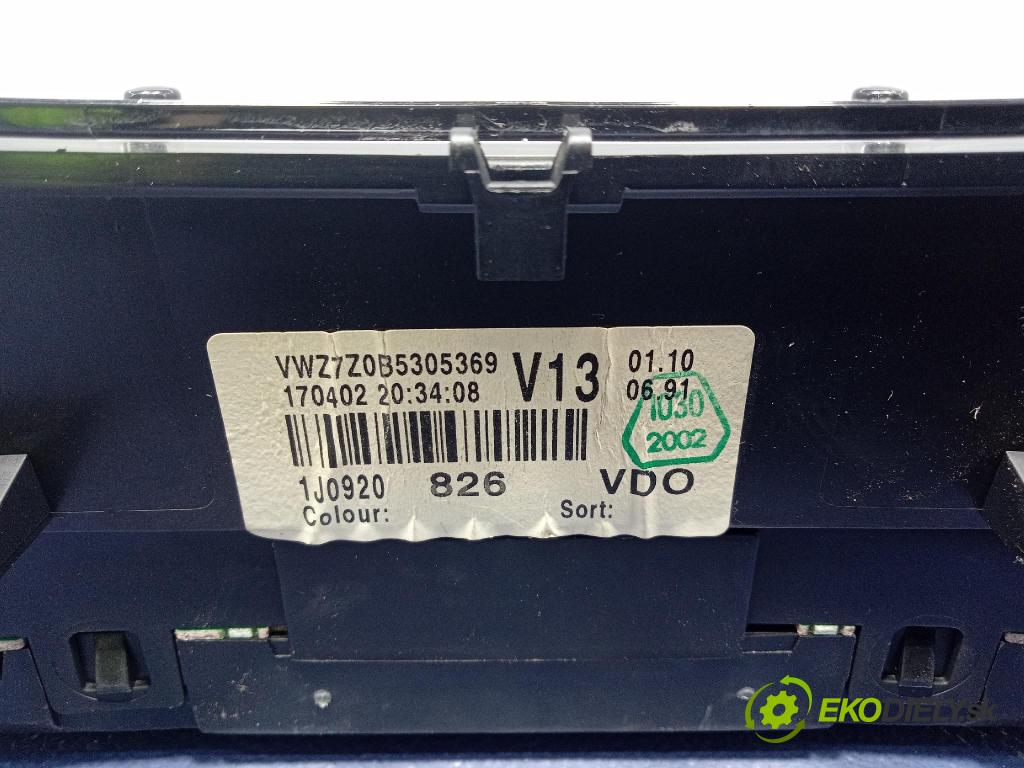 Volkswagen Golf 2002 Přístrojová deska 1J0920826