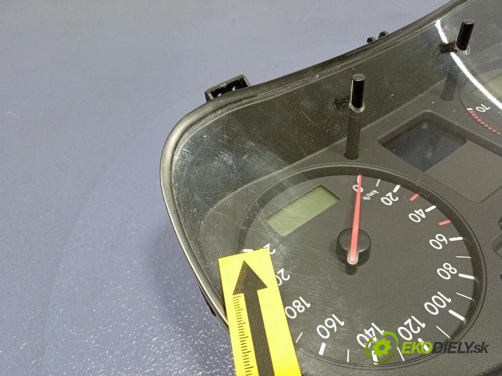 Volkswagen Golf 2002 Přístrojová deska 1J0920826