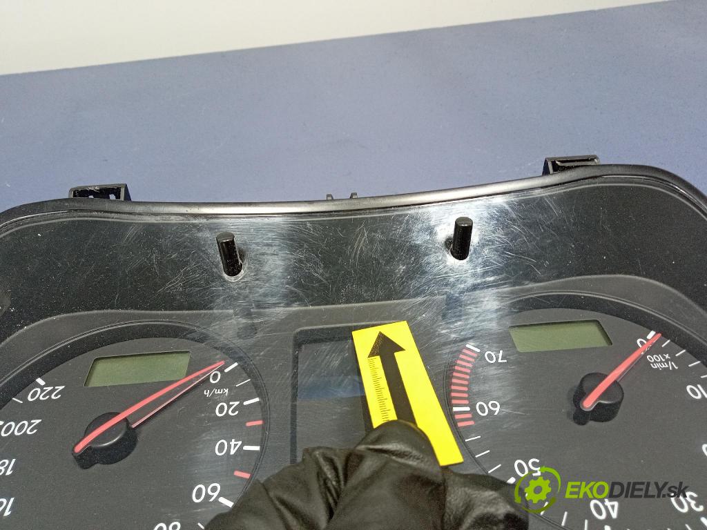 Volkswagen Golf 2002 Přístrojová deska 1J0920826