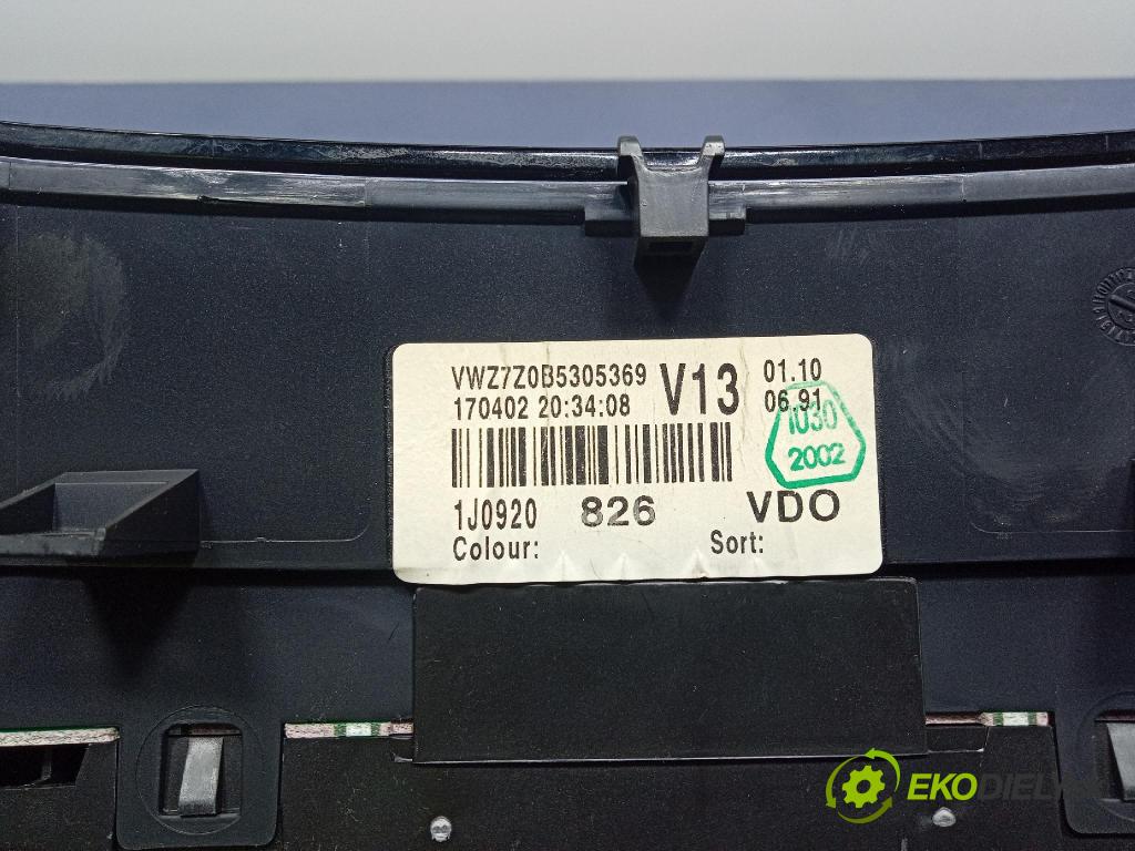 Volkswagen Golf 2002 Přístrojová deska 1J0920826
