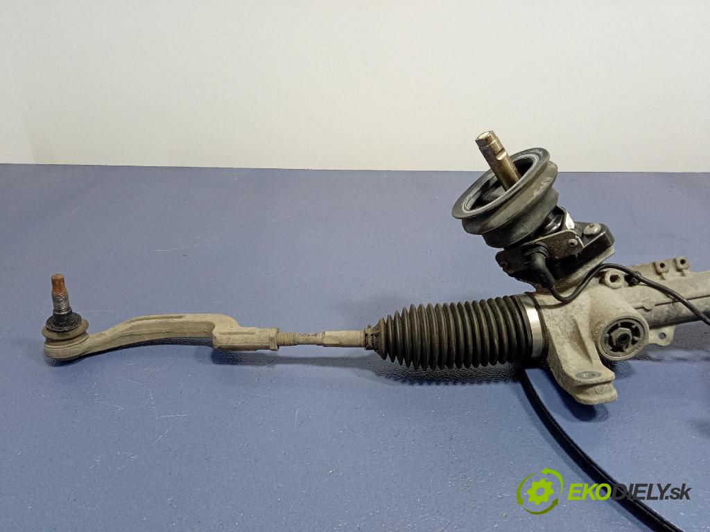 Mercedes B-Klasa 2013 Ozubené kolo: volant 6820000221