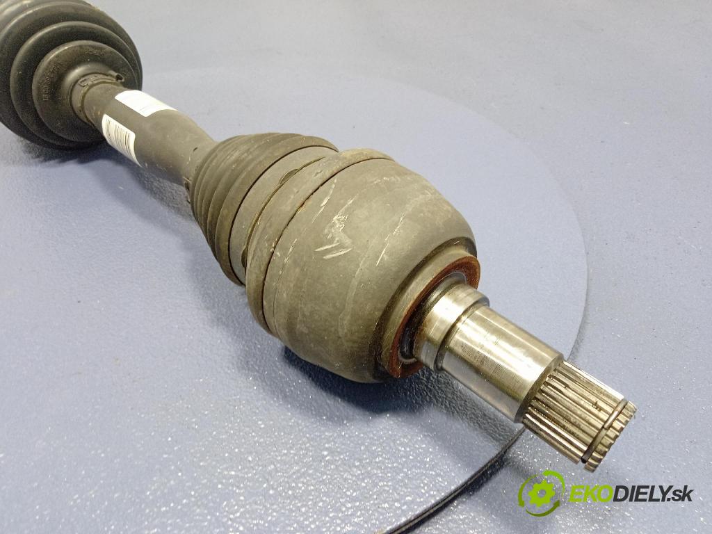 Mercedes B-Klasa 2013 poloos levá před A2463302900